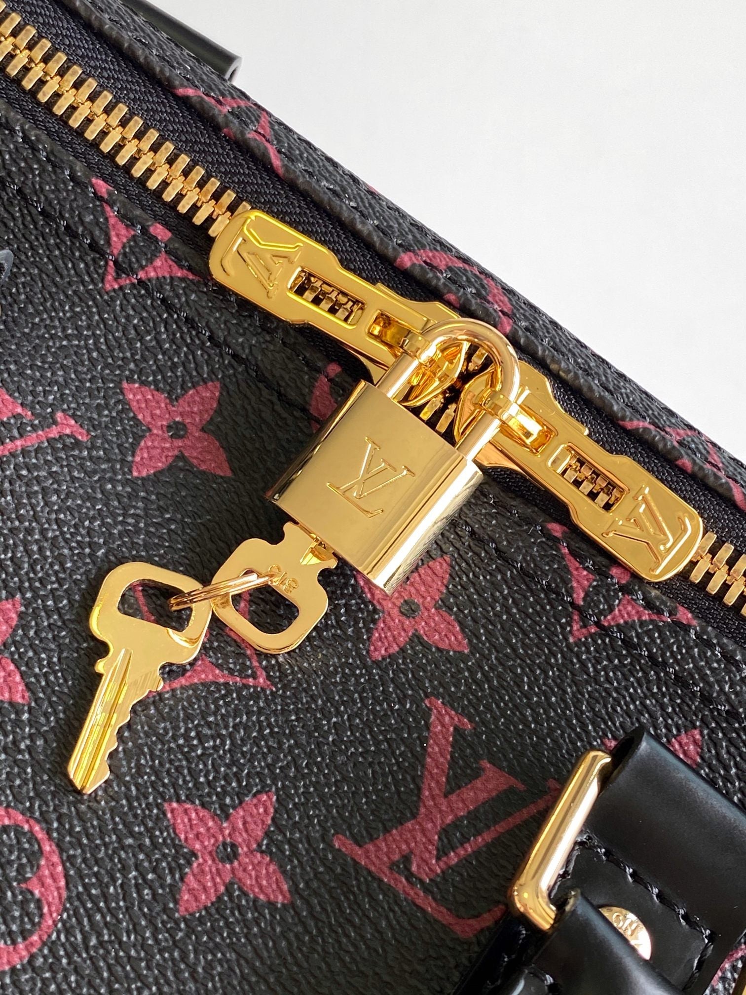 LOUIS VUITTON KEEPALL BANDOULIÈRE 45 IN BLACK MONOGRAM TOMETTE CANVAS