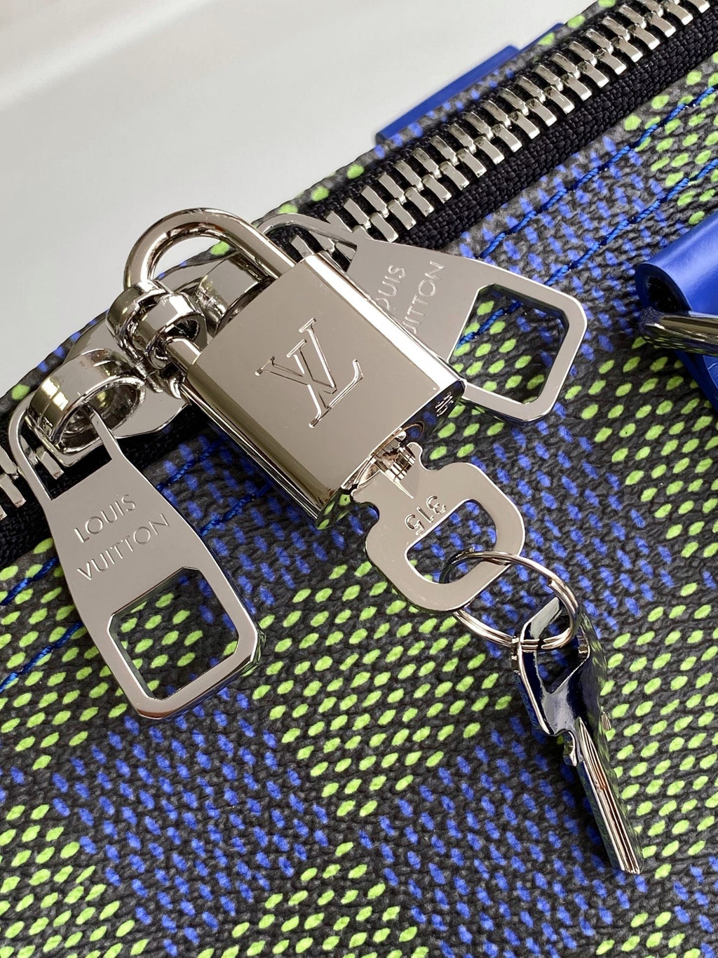 LOUIS VUITTON KEEPALL BANDOULIÈRE 50 IN BLUE GREEN DAMIER HERITAGE COATED CANVAS