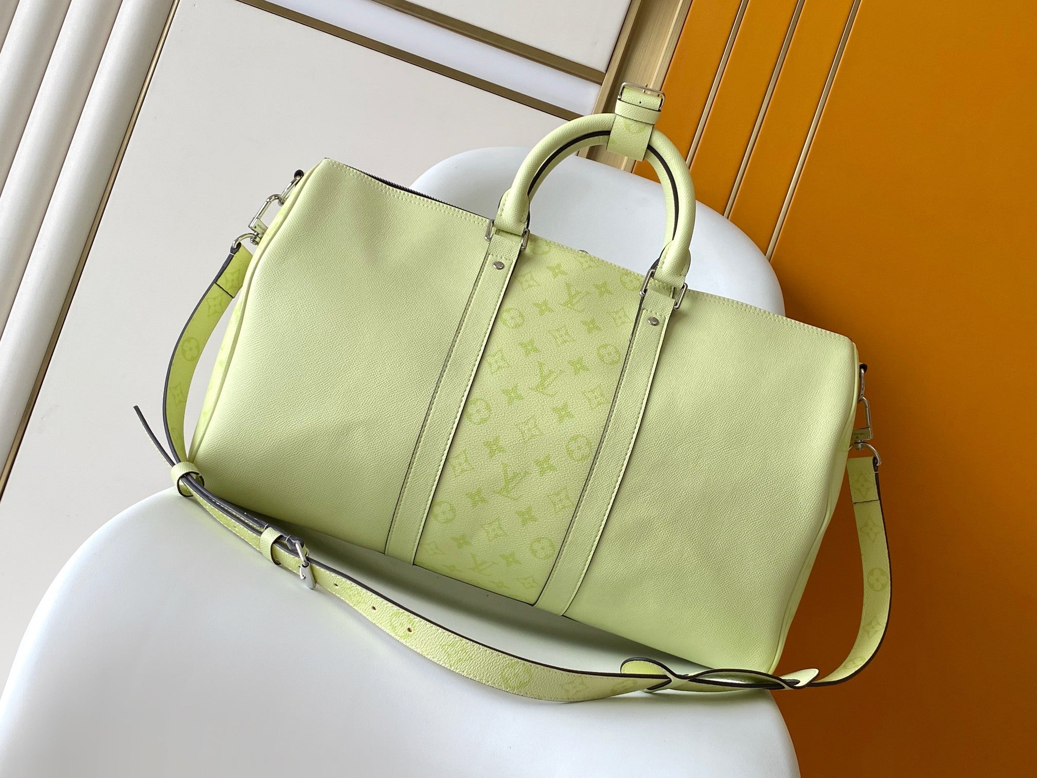 LOUIS VUITTON LV 25S KEEPALL BANDOULIÈRE 45 IN LIGHT OLIVE GREEN CALFSKIN SILVER HARDWARE