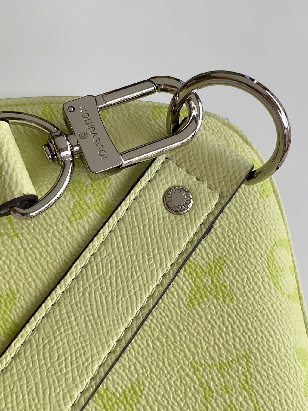 LOUIS VUITTON LV 25S KEEPALL BANDOULIÈRE 45 IN LIGHT OLIVE GREEN CALFSKIN SILVER HARDWARE