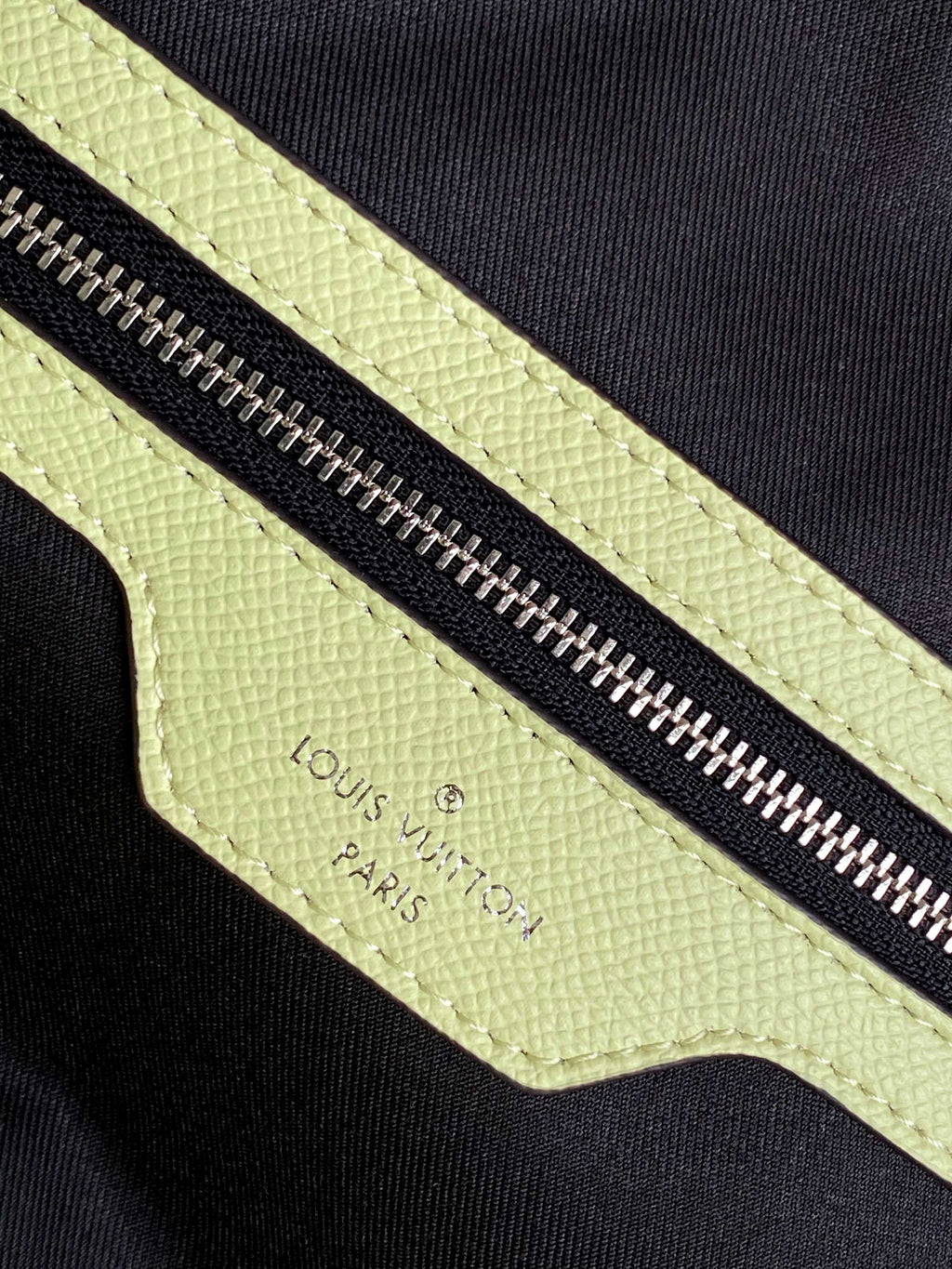 LOUIS VUITTON LV 25S KEEPALL BANDOULIÈRE 45 IN LIGHT OLIVE GREEN CALFSKIN SILVER HARDWARE