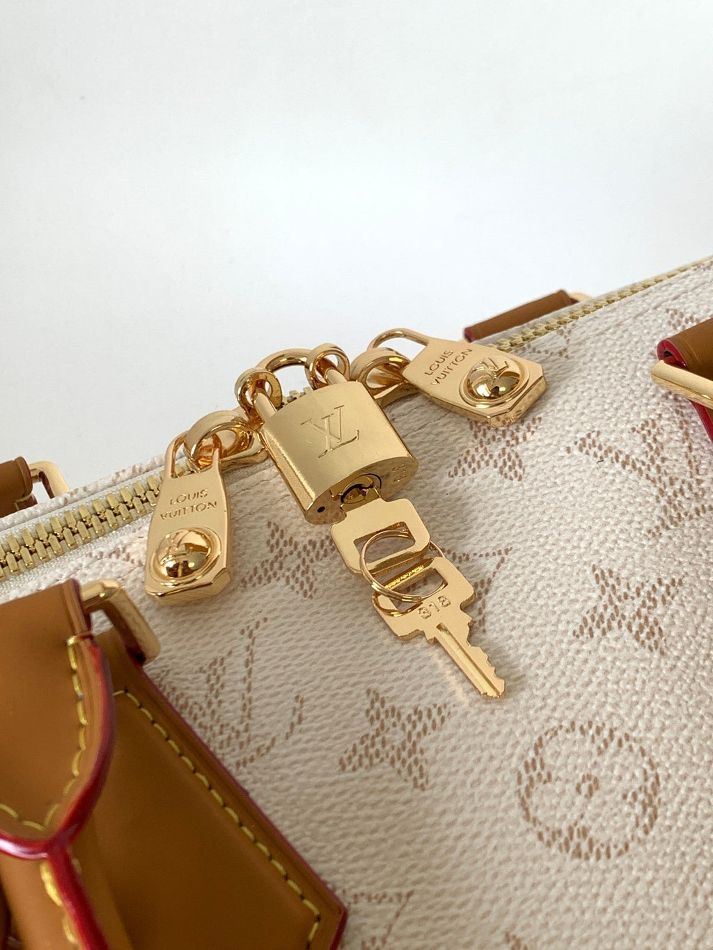 LOUIS VUITTON LV 25S KEEPALL BANDOULIÈRE BAG 45 IN WHITE MONOGRAM HERITAGE CALFSKIN