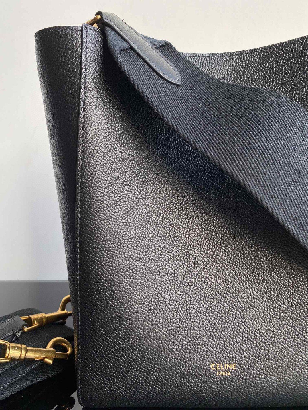 CELINE SANGLE SEAU BUCKET 24 BAG BLACK CALFSKIN