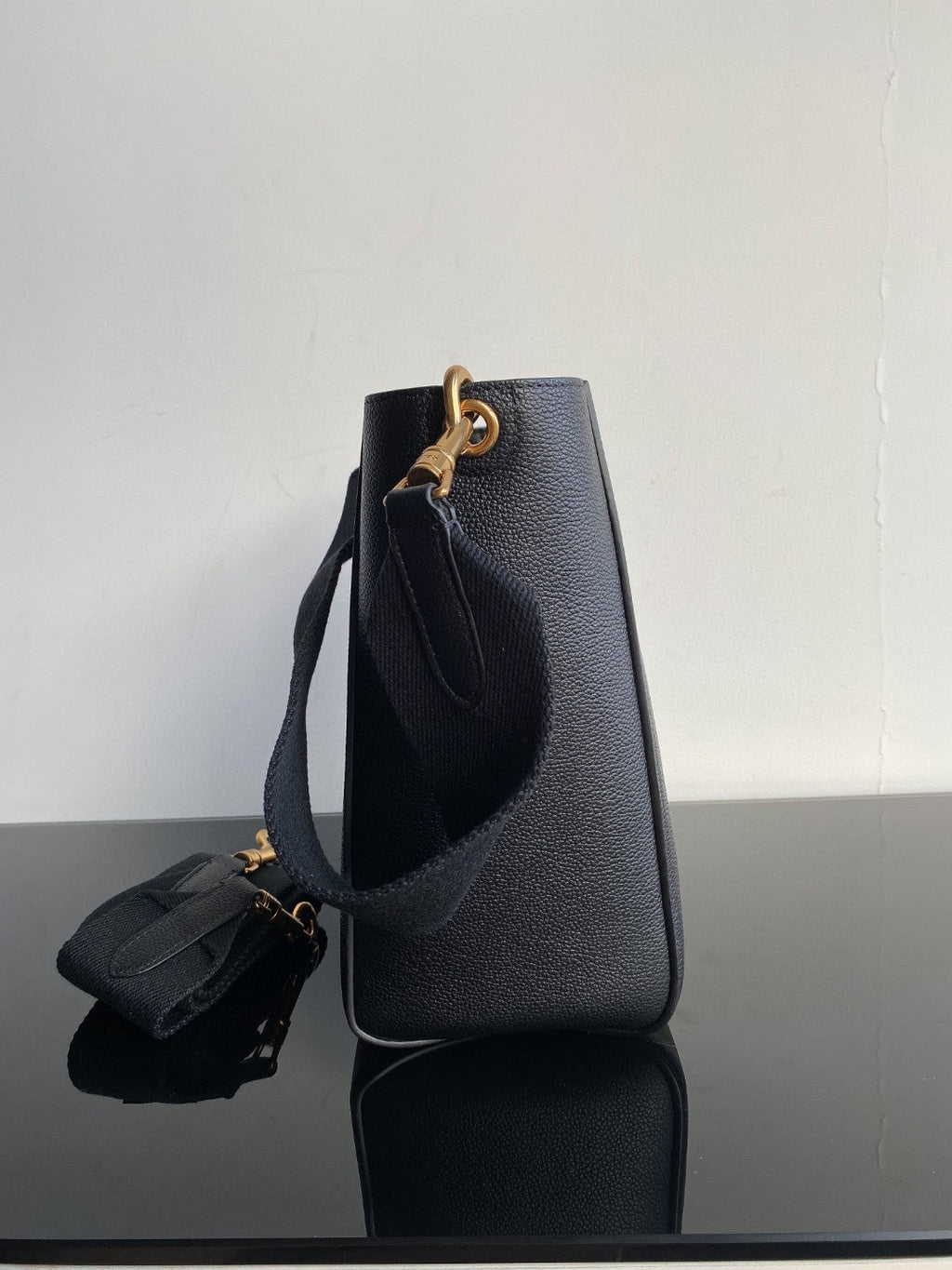 CELINE SANGLE SEAU BUCKET 24 BAG BLACK CALFSKIN