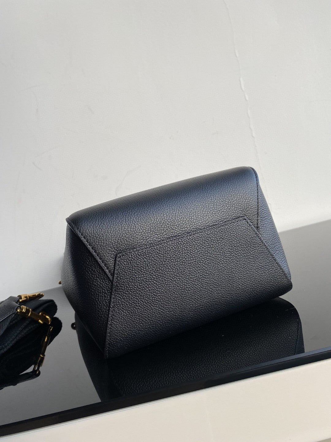 CELINE SANGLE SEAU BUCKET 24 BAG BLACK CALFSKIN