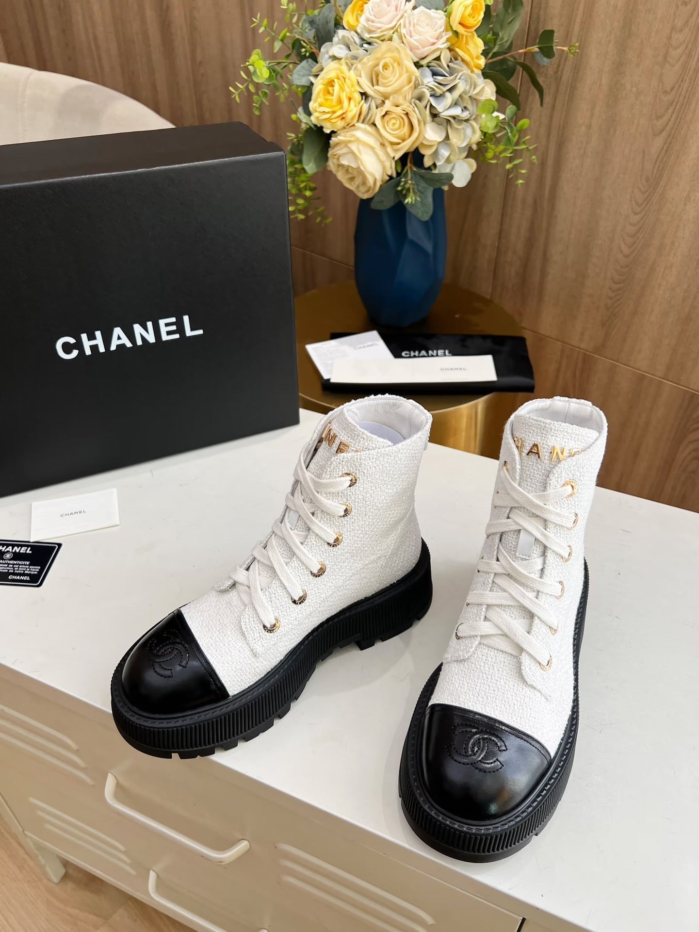 CHANEL SHORT BOOTS IN WHITE TWEED AND BLACK CALFSKIN