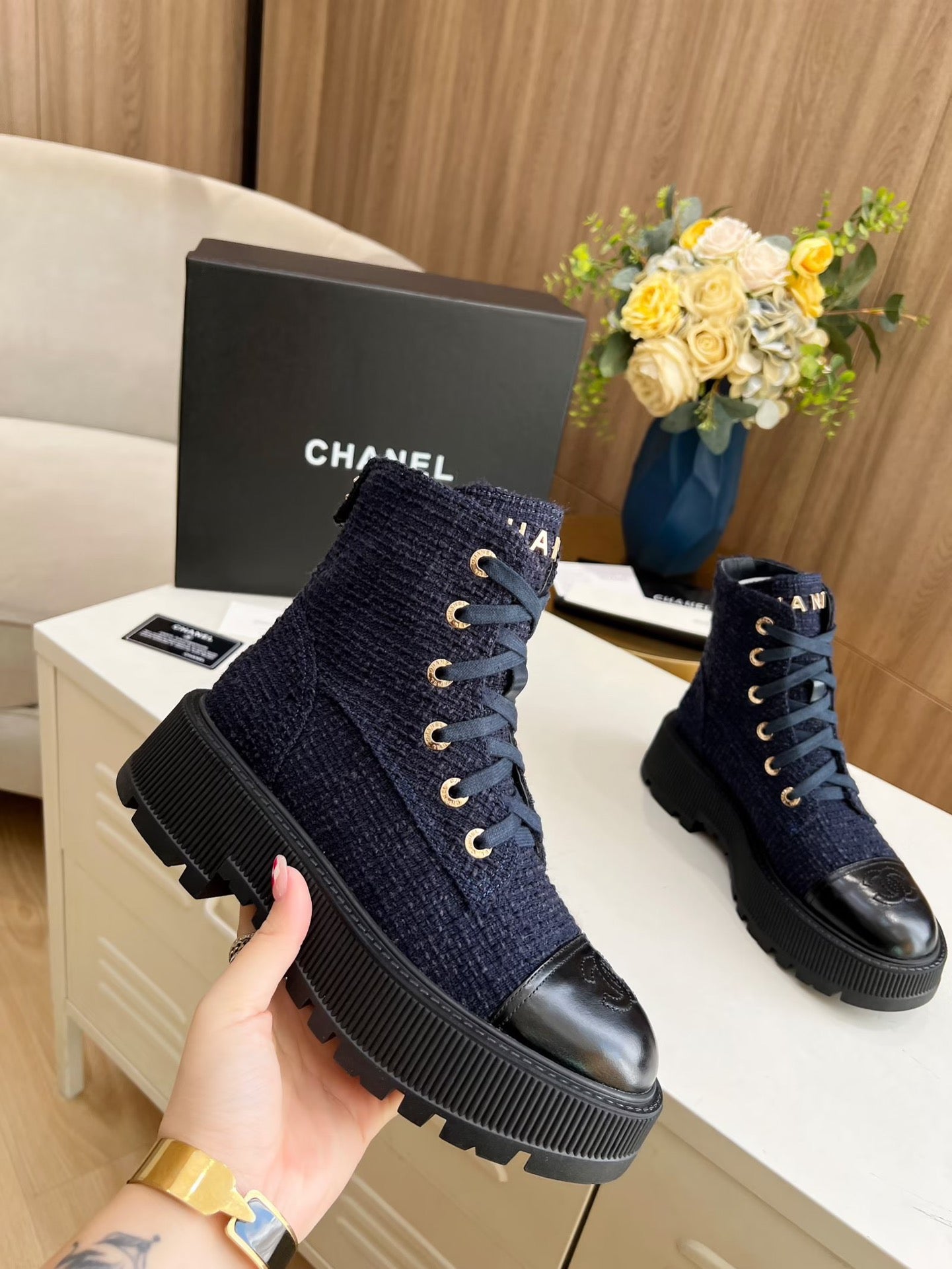 CHANEL SHORT BOOTS IN DENIM BLUE TWEED AND BLACK CALFSKIN
