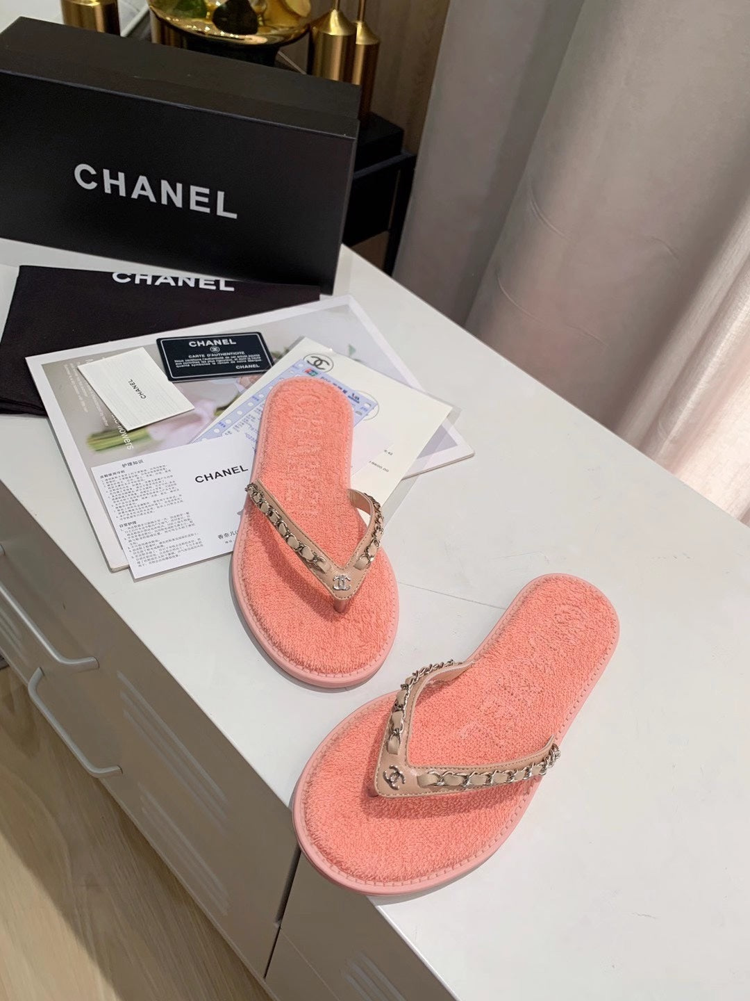 CHANEL THONG SLIPPERS IN LIGHT PINK COWHIDE