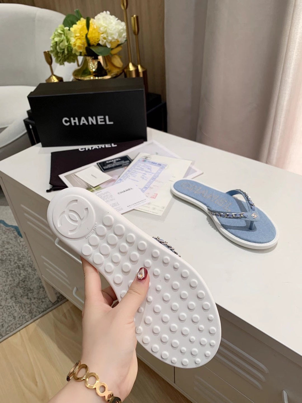 CHANEL THONG SLIPPERS IN LIGHT BLUE DENIM