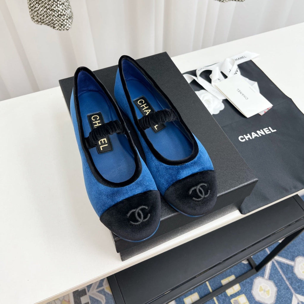 CHANEL MARY JANE FLAT IN COBALT BLUE AND BLACK VELVET