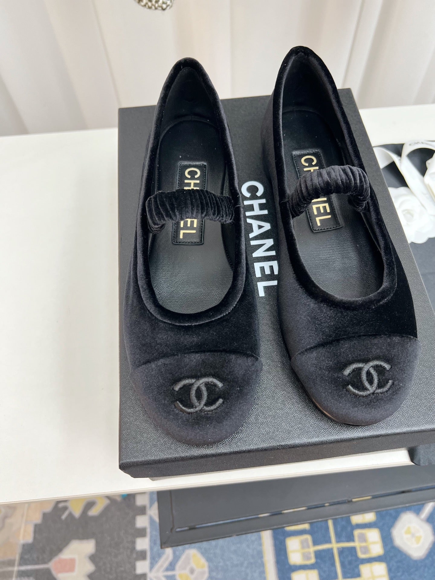 CHANEL MARY JANE FLAT IN BLACK VELVET