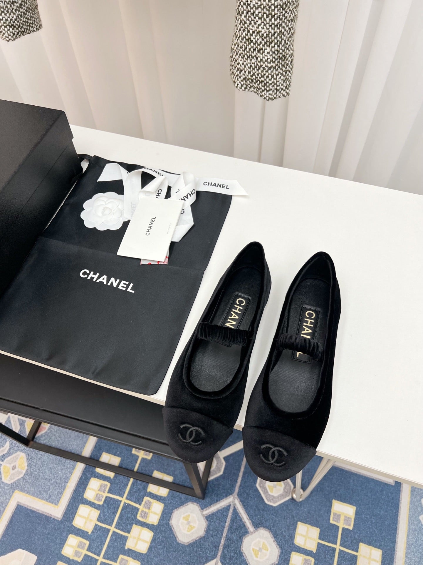 CHANEL MARY JANE FLAT IN BLACK VELVET
