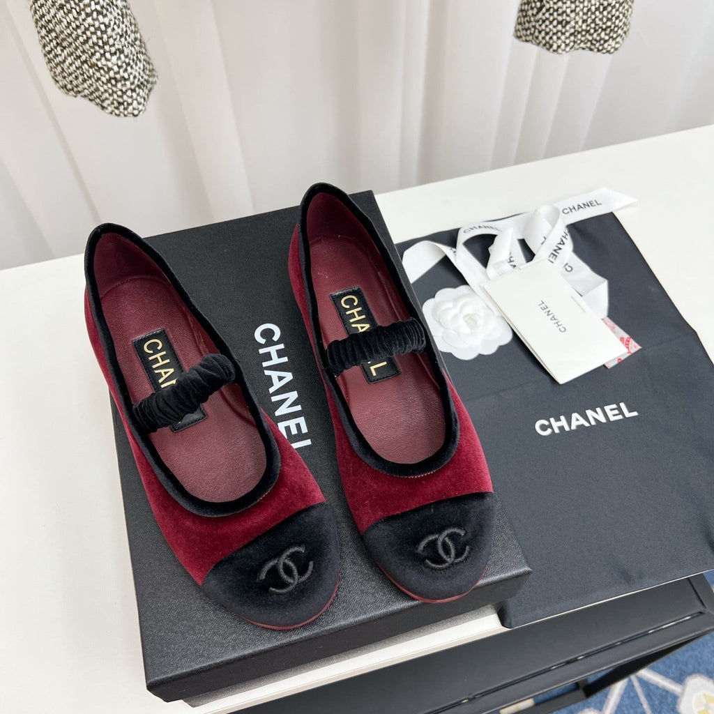 CHANEL MARY JANE FLAT IN RED AND BLACK VELVET