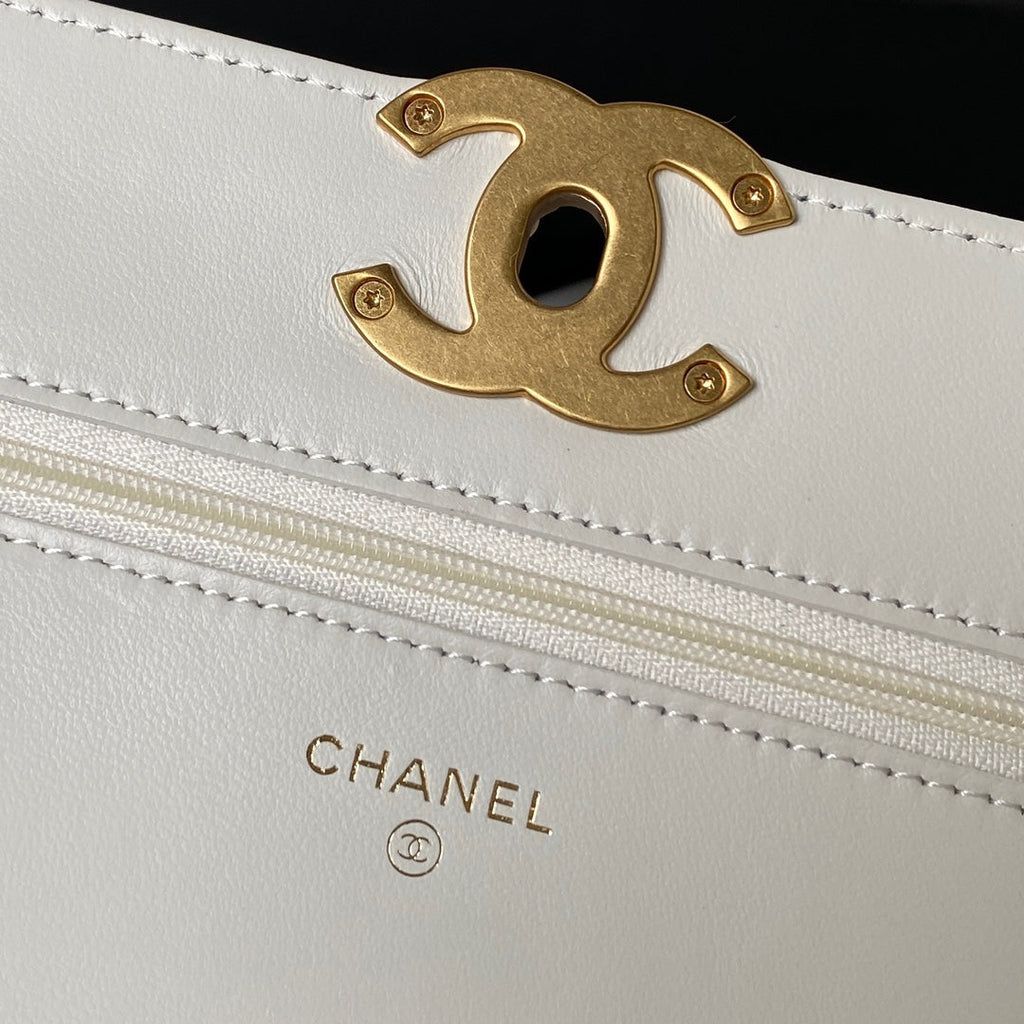 CHANEL 19 WOC 19CM WHITE LAMBSKIN GOLD HARDWARE