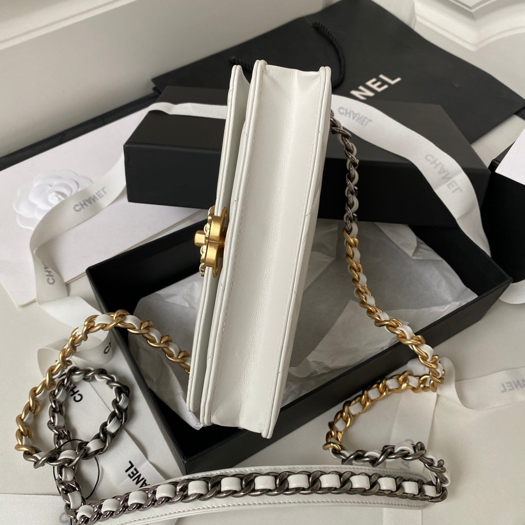 CHANEL 19 WOC 19CM WHITE LAMBSKIN GOLD HARDWARE