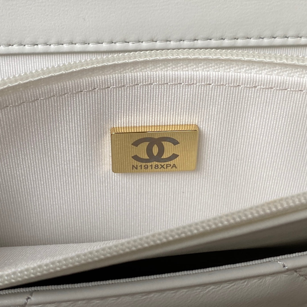 CHANEL 19 WOC 19CM WHITE LAMBSKIN GOLD HARDWARE