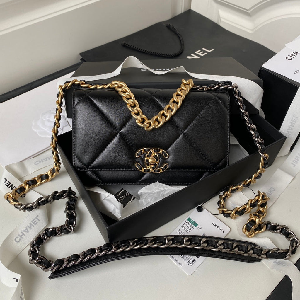CHANEL 19 WOC 19CM BLACK LAMBSKIN GOLD HARDWARE