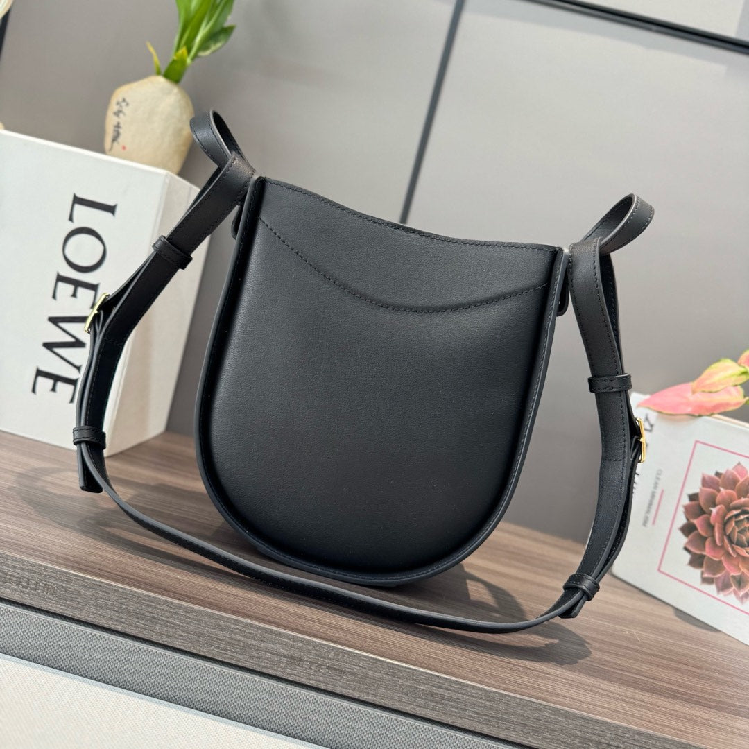 HAMMOCK SLICE 25 BAG IN BLACK SHINY CALFSKIN