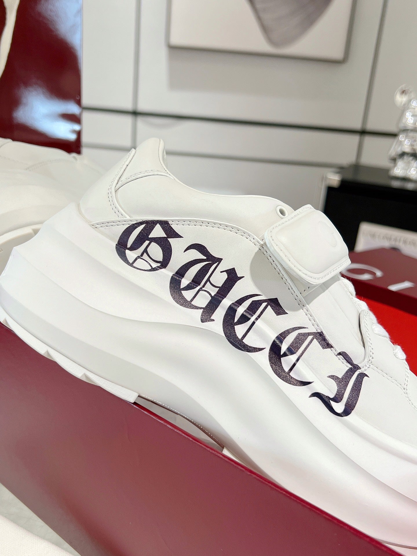 GUCCI WAVE SNEAKER IN RICE WHITE CALFSKIN WITH HANDWRITTEN LOGO