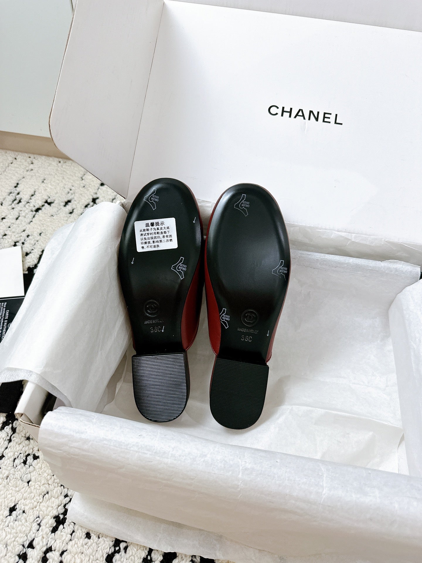 CHANEL FLAT MULE IN RUBY RED CALFSKIN HARDWARE WITH ROCK MIX CHAIN