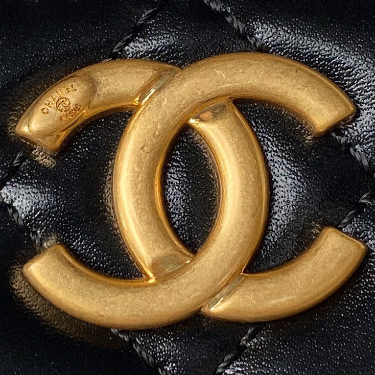 CHANEL VANITY CASE 19 BLACK LAMBSKIN GOLD HARDWARE