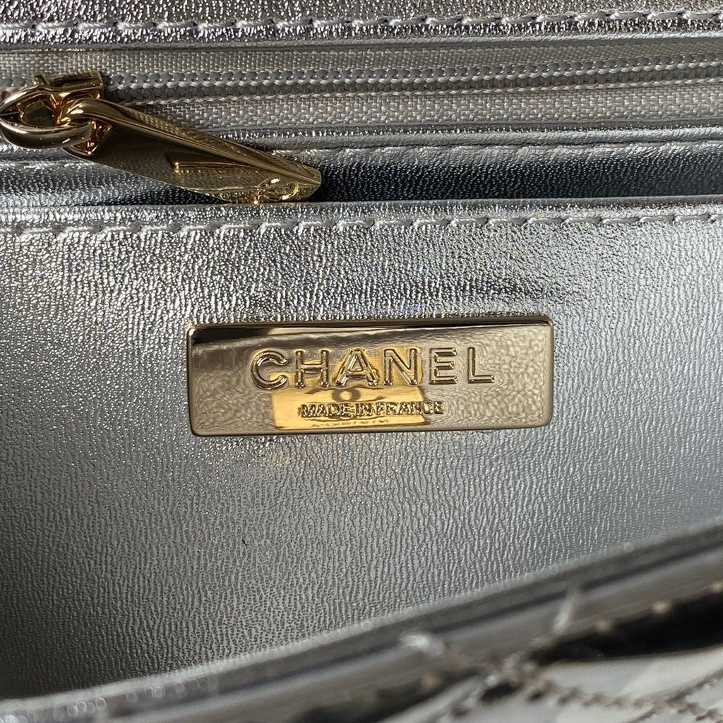 CHANEL MINI 19 FLAP BAG IN SILVER METALLIC CALFSKIN WITH STRAP