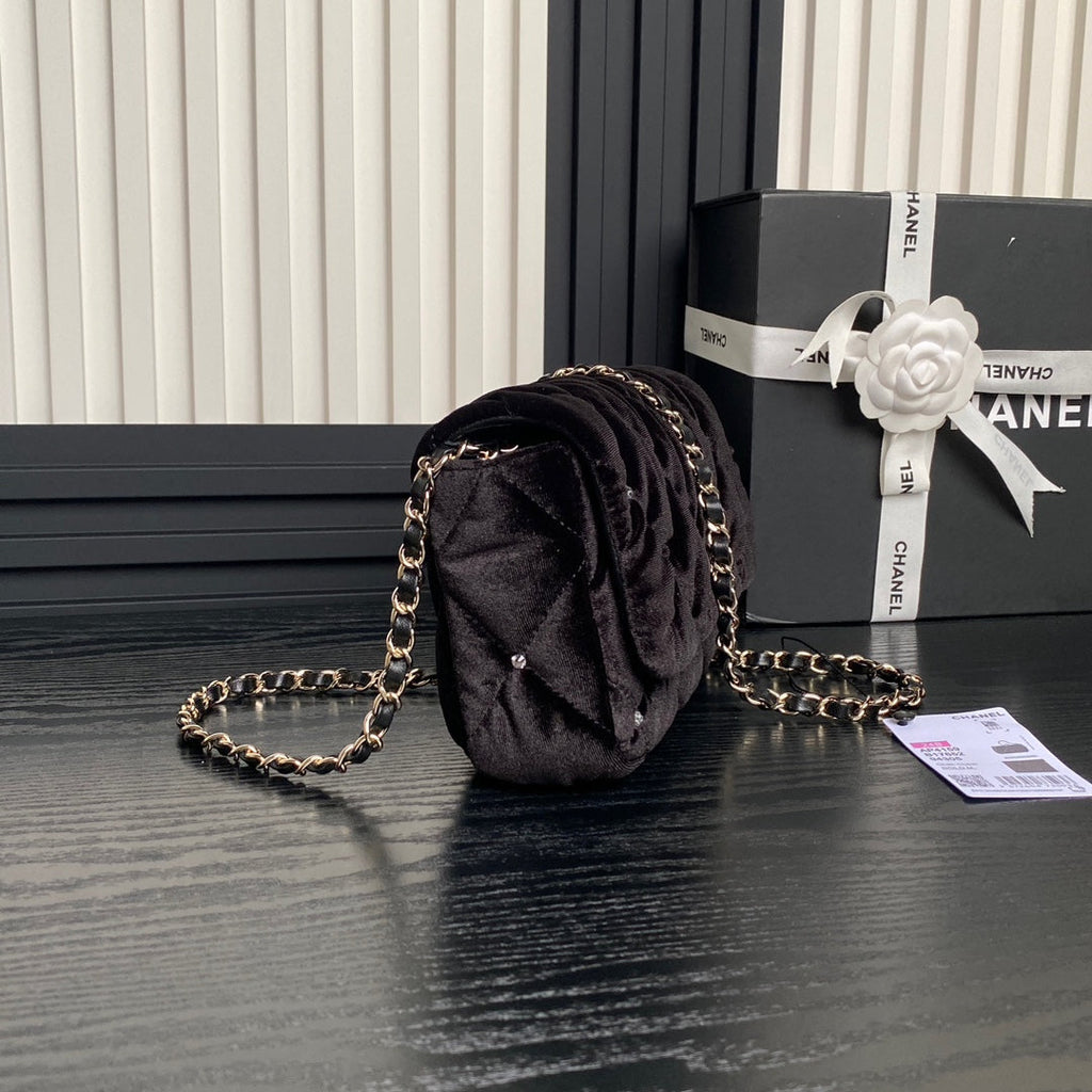 CHANEL FLAP BAG 23 ATTACHED DIAMOND IN BLACK VELVET GOLD HARDWARE