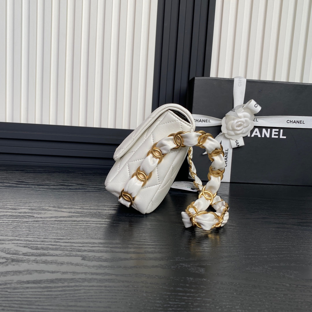 CHANEL MEDIUM FLAP BAG 26 IN WHITE CALFSKIN GOLD DOUBLE C THICK CHAIN