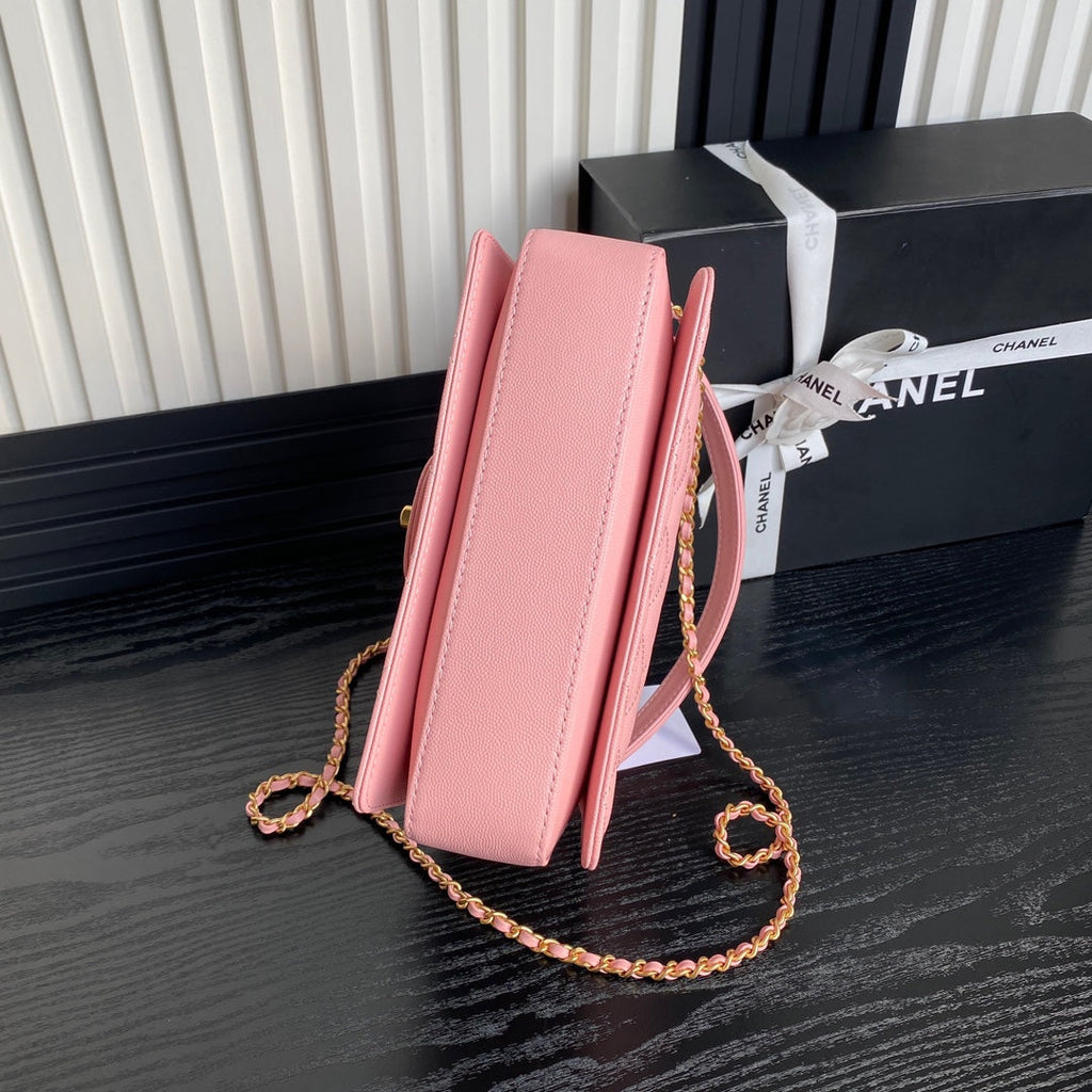 CHANEL RETRO STYLE FLAP BAG 22 IN LIGHT PINK GRAINED CALFSKIN GOLD HARDWARE