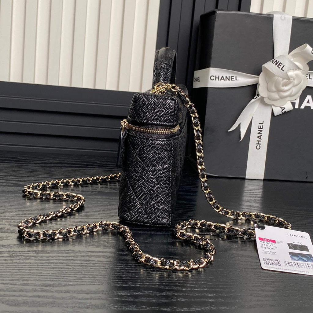 CHANEL COSMETIC BAG 19 IN BLACK GRAINED CALFSKIN GOLD HARDWARE