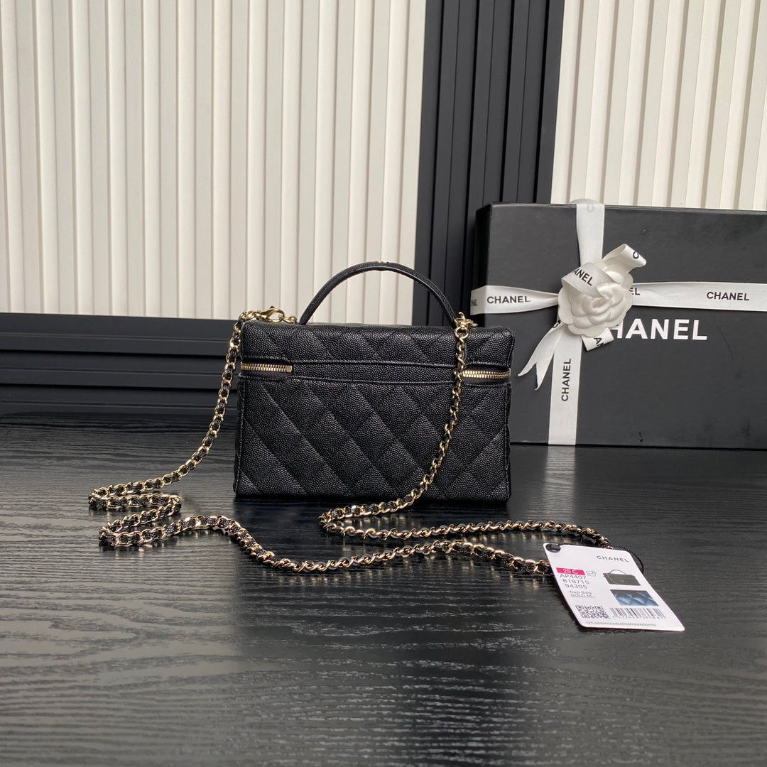 CHANEL COSMETIC BAG 19 IN BLACK GRAINED CALFSKIN GOLD HARDWARE