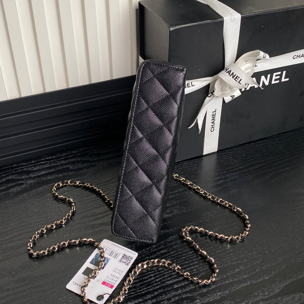 CHANEL COSMETIC BAG 19 IN BLACK GRAINED CALFSKIN GOLD HARDWARE