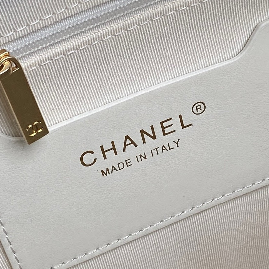 CHANEL BOWLING BAG 29 IN OFF-WHITE CALFSKIN GOLD HARDWARE