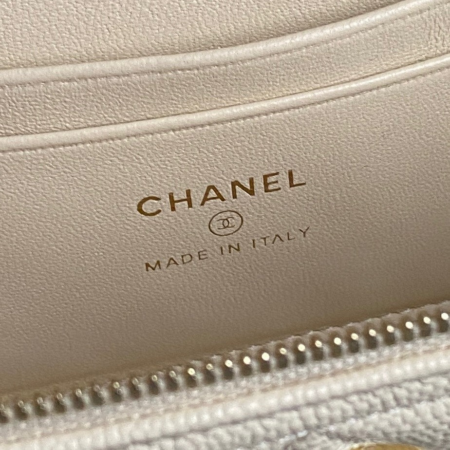 CHANEL COSMETIC BAG 19 IN CREAM GRAINED CALFSKIN GOLD HARDWARE