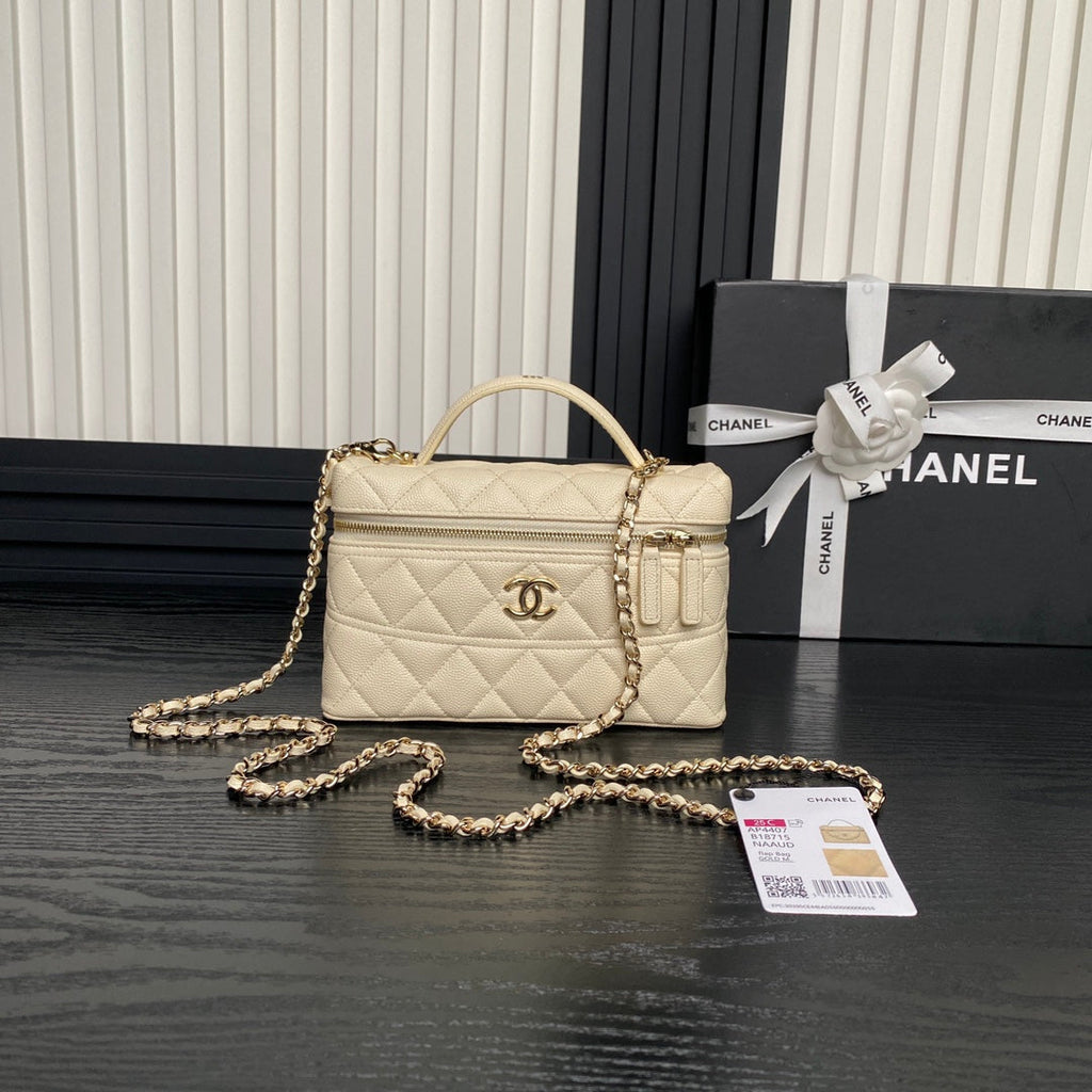 CHANEL COSMETIC BAG 19 IN CREAM GRAINED CALFSKIN GOLD HARDWARE