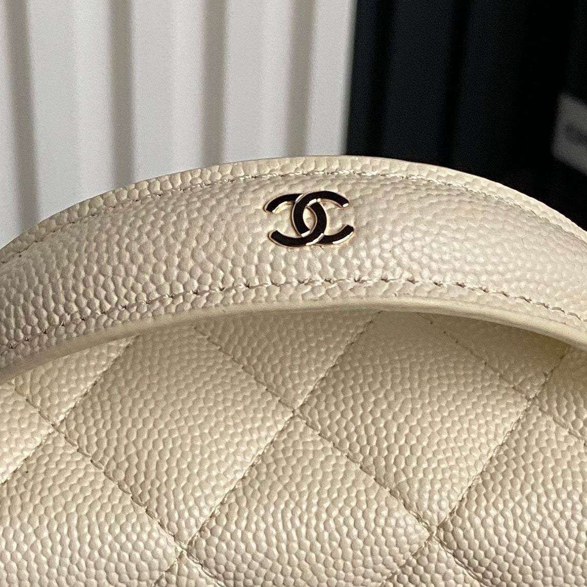 CHANEL COSMETIC BAG 19 IN CREAM GRAINED CALFSKIN GOLD HARDWARE