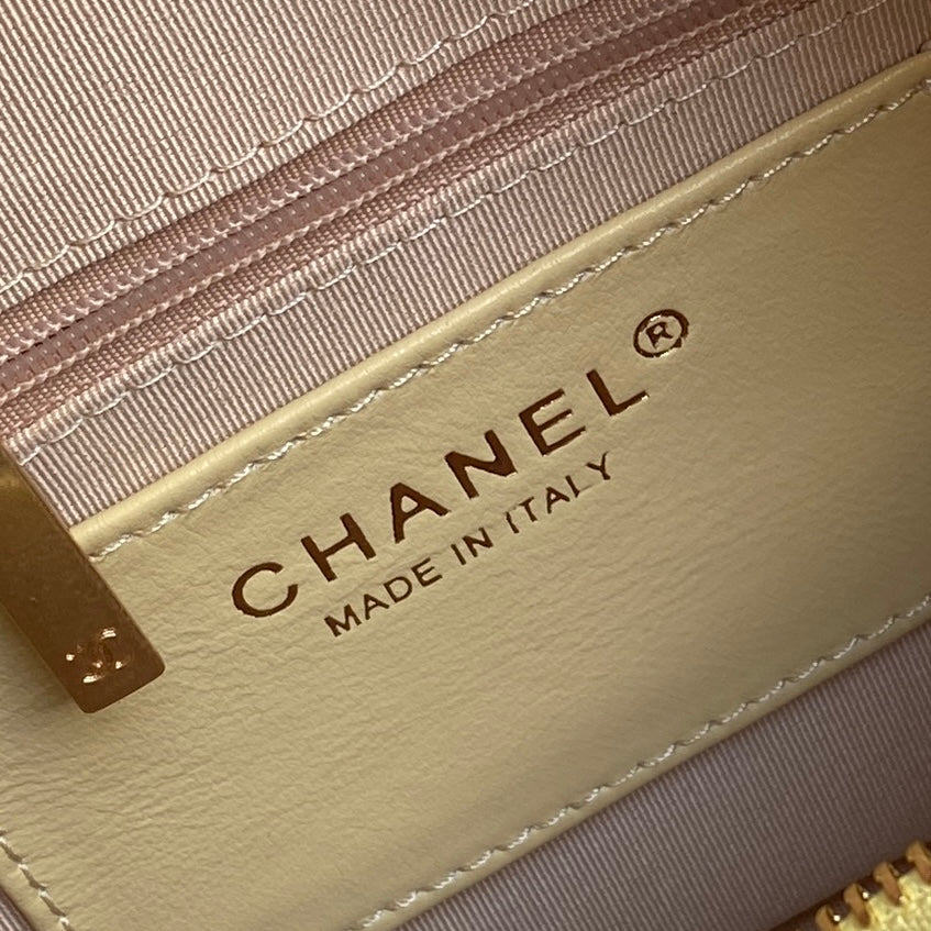 CHANEL QUILTED HOBO CARGO BAG 31 IN LIGHT YELLOW CALFSKIN GOLD CHAIN
