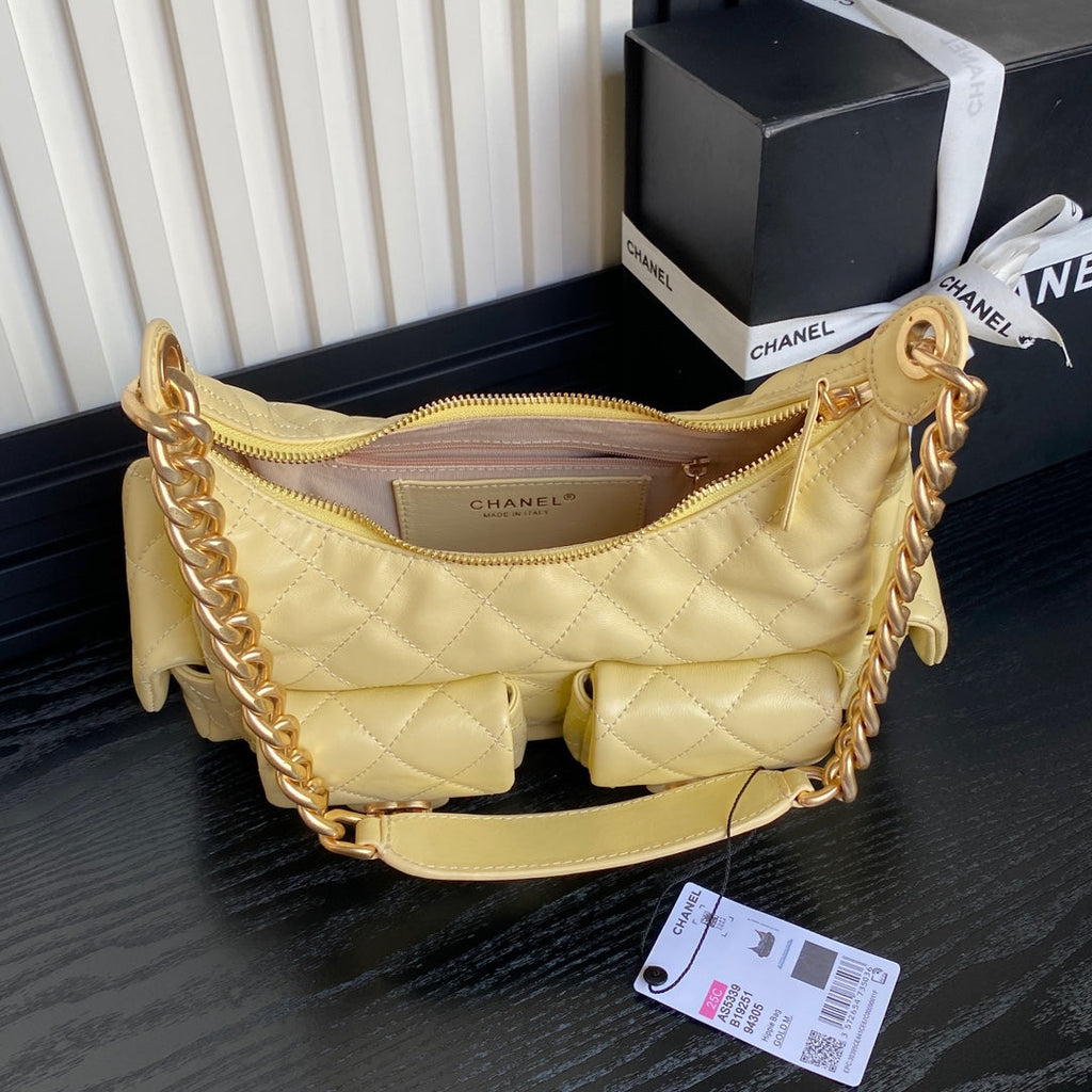 CHANEL QUILTED HOBO CARGO BAG 31 IN LIGHT YELLOW CALFSKIN GOLD CHAIN