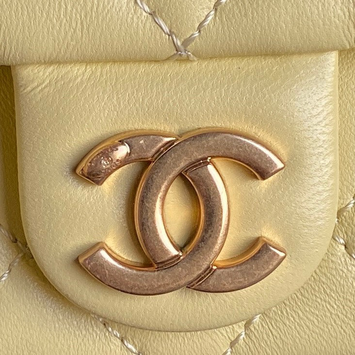 CHANEL QUILTED HOBO CARGO BAG 31 IN LIGHT YELLOW CALFSKIN GOLD CHAIN