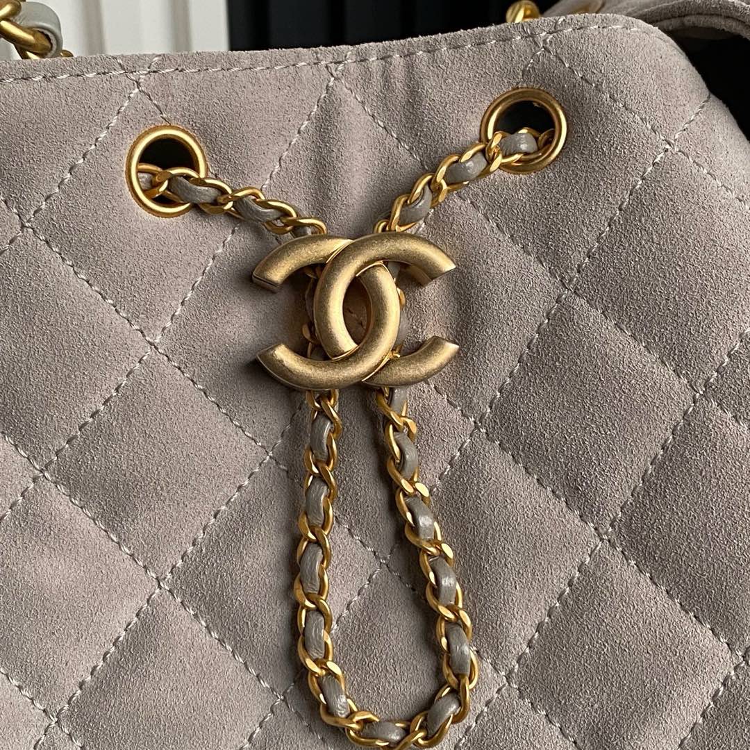 CHANEL MEDIUM HANDBAG 40 IN BEIGE SUEDE GOLD HARDWARE