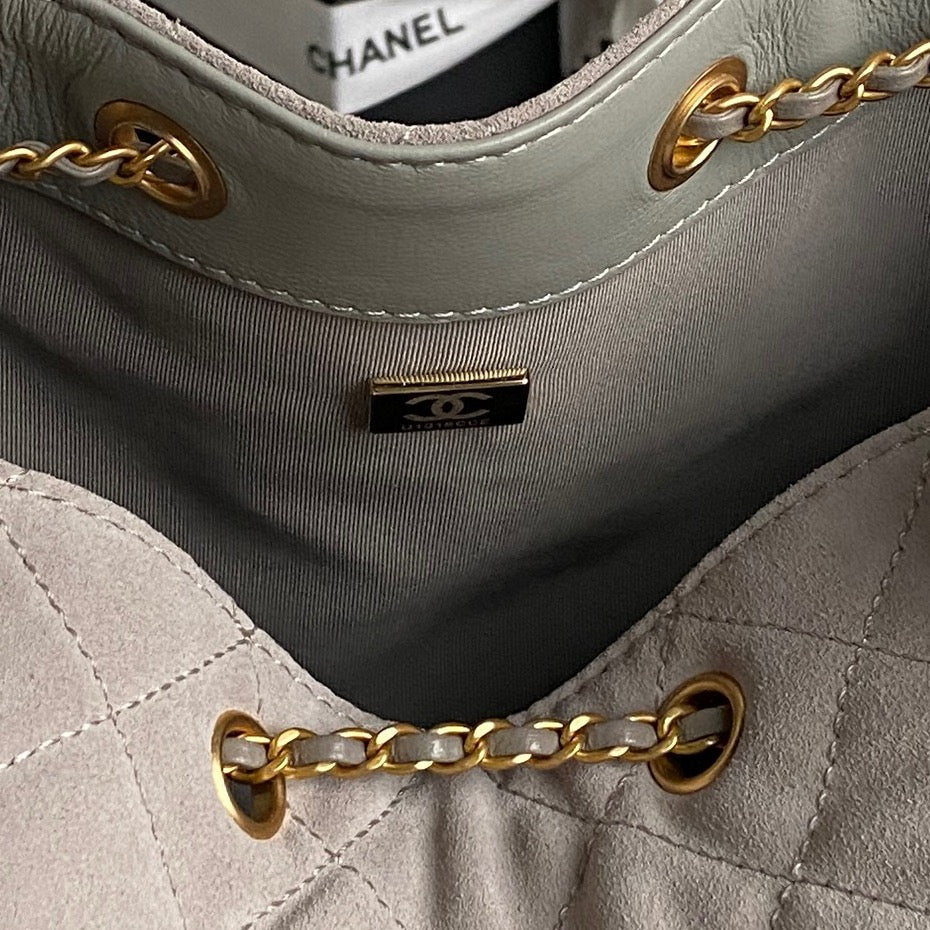 CHANEL MEDIUM HANDBAG 40 IN BEIGE SUEDE GOLD HARDWARE