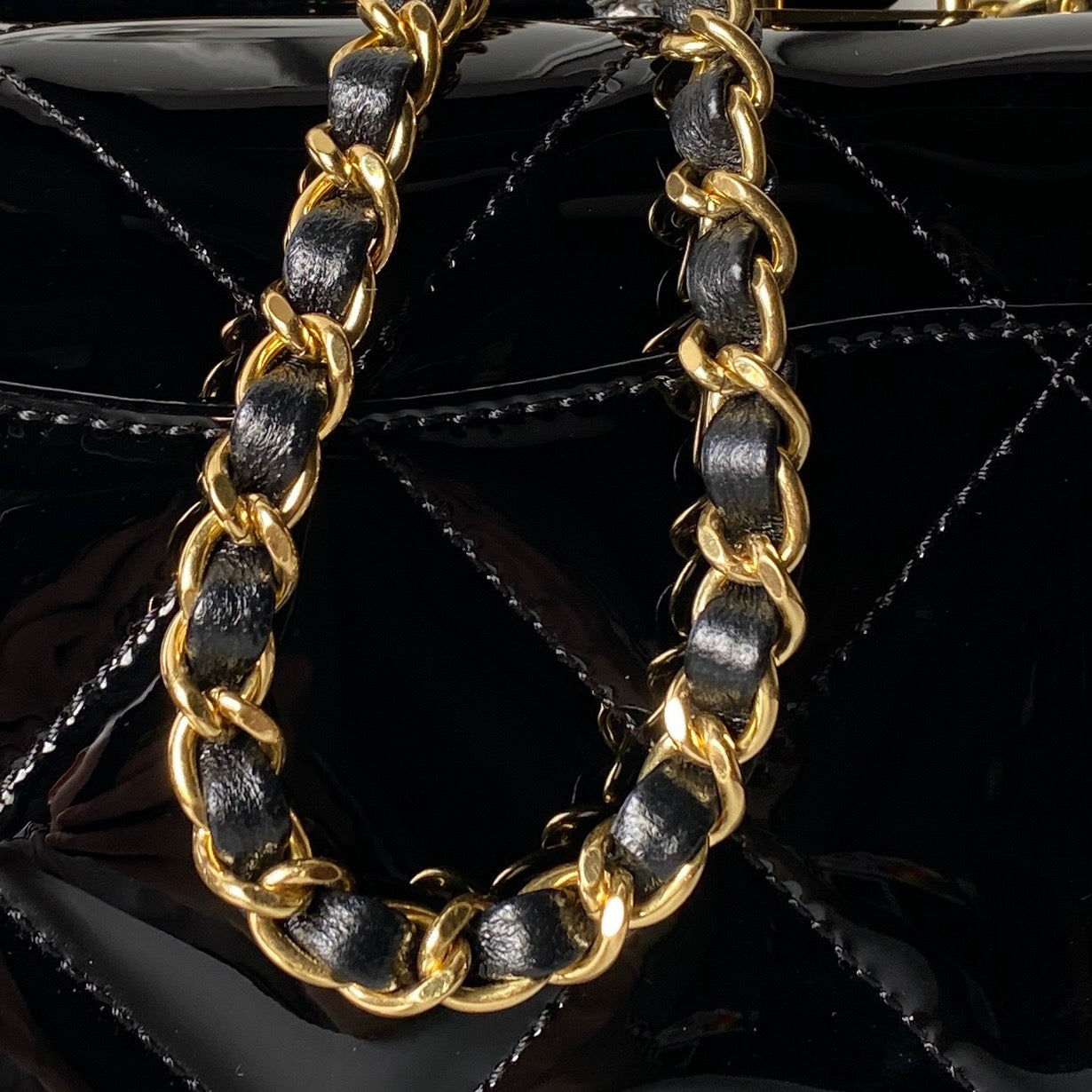 CHANEL 25S FLAP BAG 18 IN BLACK GLOSSY CALFSKIN