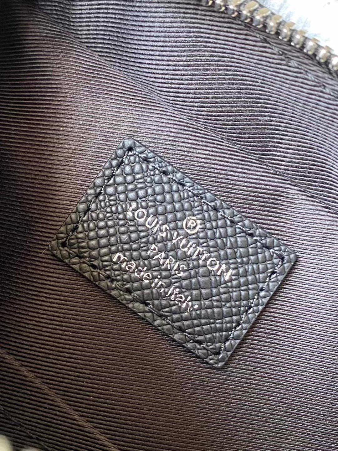 LOUIS VUITTON  AVENUE MESSENGER 22 IN BLACK CALFSKIN