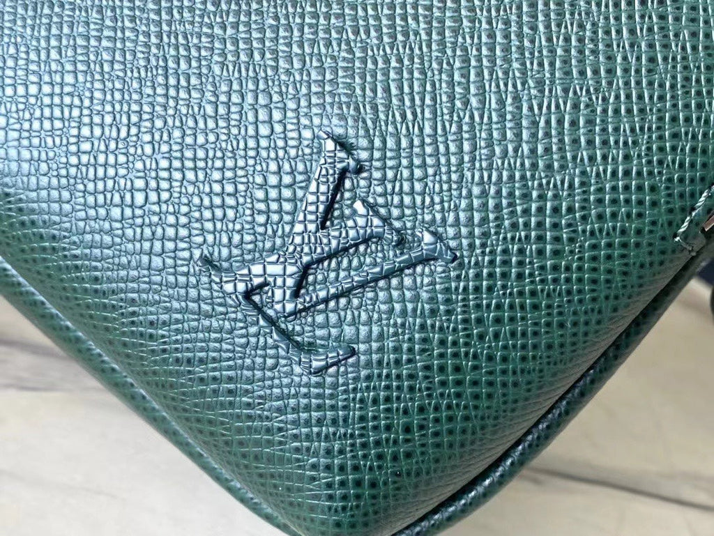 LOUIS VUITTON  AVENUE MESSENGER 22 IN FOREST GREEN CALFSKIN