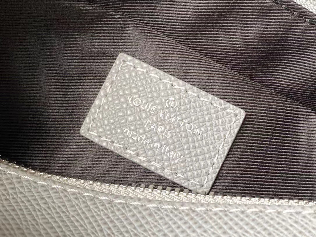 LOUIS VUITTON  AVENUE MESSENGER 22 IN HARBOR GRAY CALFSKIN