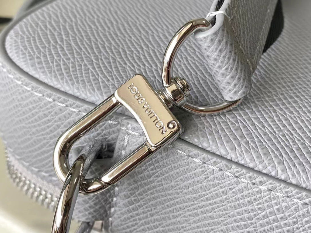 LOUIS VUITTON  AVENUE MESSENGER 22 IN HARBOR GRAY CALFSKIN