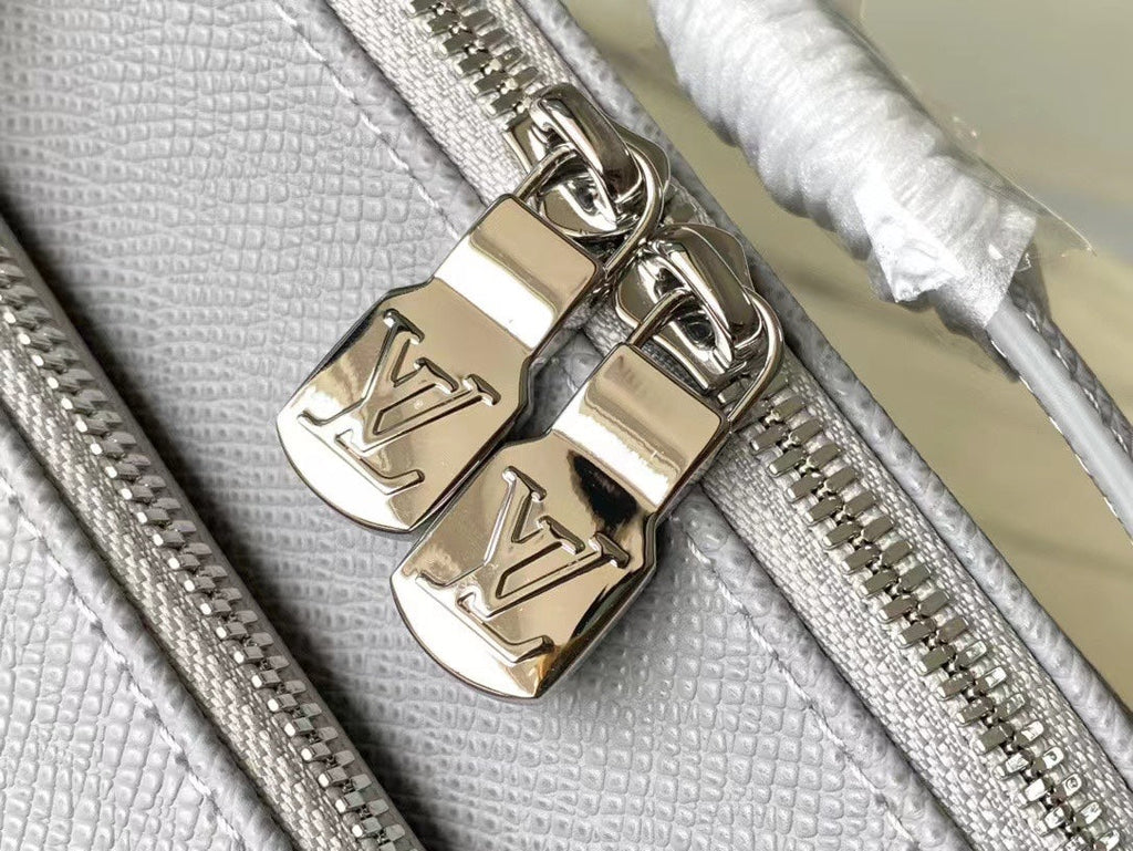LOUIS VUITTON  AVENUE MESSENGER 22 IN HARBOR GRAY CALFSKIN