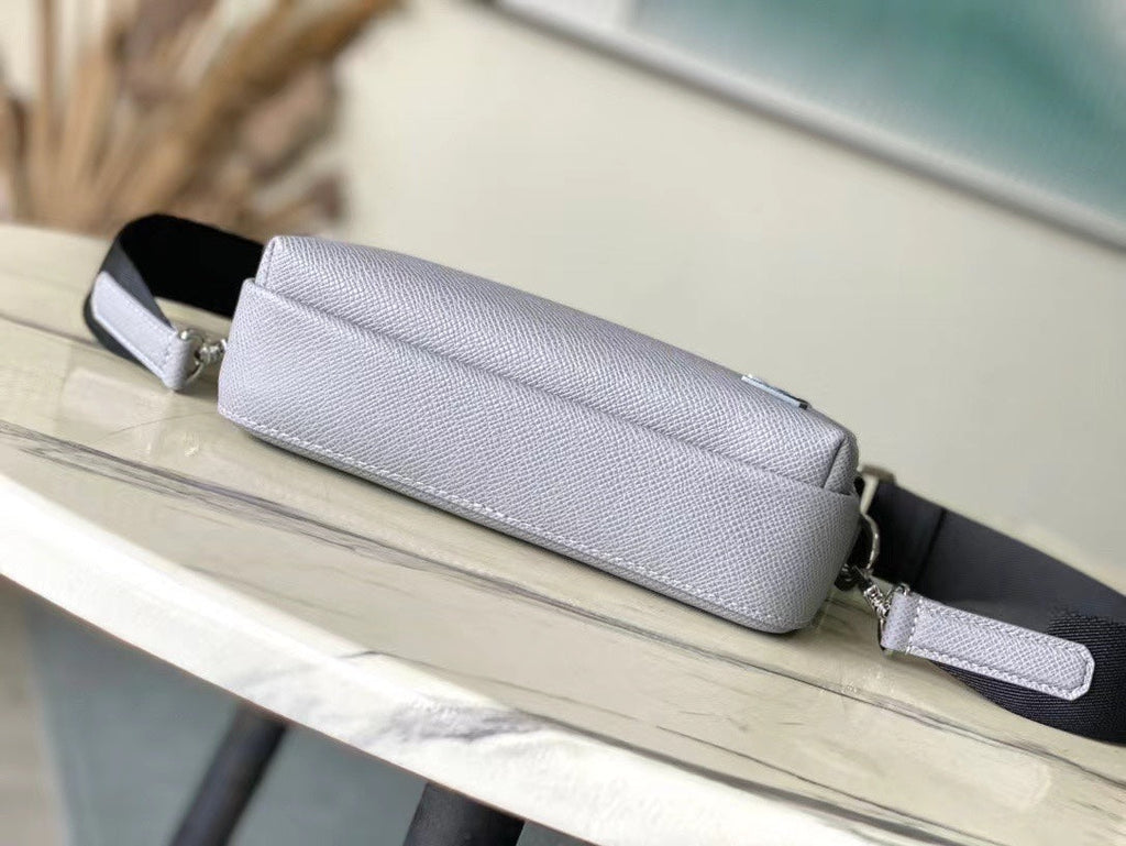 LOUIS VUITTON  AVENUE MESSENGER 22 IN HARBOR GRAY CALFSKIN