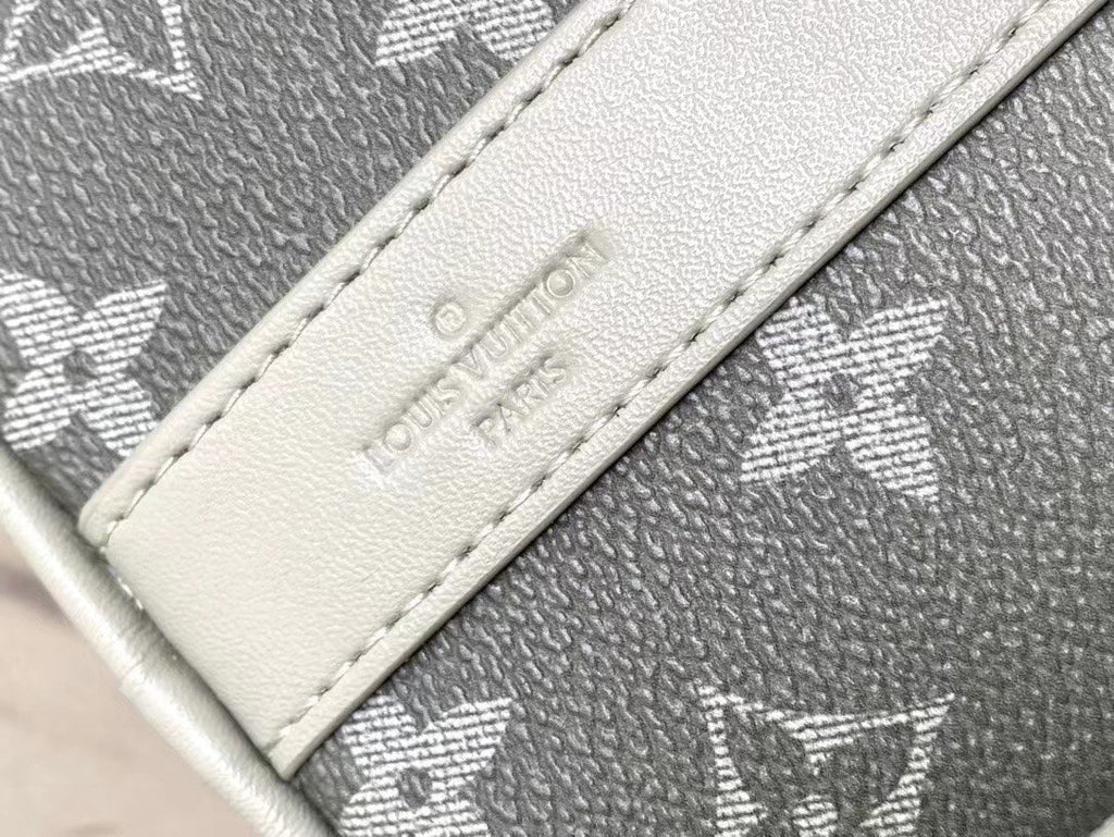 LOUIS VUITTON KEEPALL BANDOULIÈRE 25 IN GRAY MONOGRAM GRADIENT CANVAS