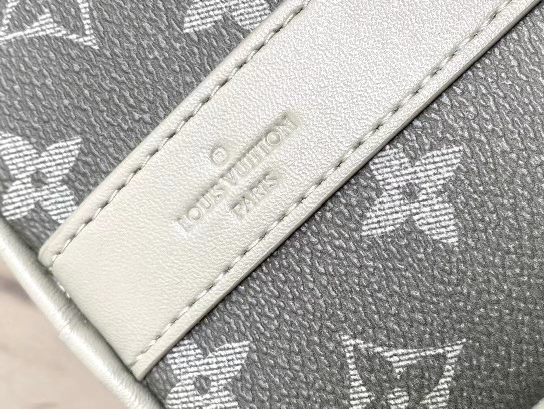LOUIS VUITTON KEEPALL BANDOULIÈRE 25 IN GRAY MONOGRAM GRADIENT CANVAS